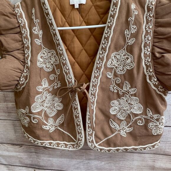 ENTRO CAMEL‎ EMBROIDERED RUFFLE SLEEVE CROP VEST - Picture 8 of 9
